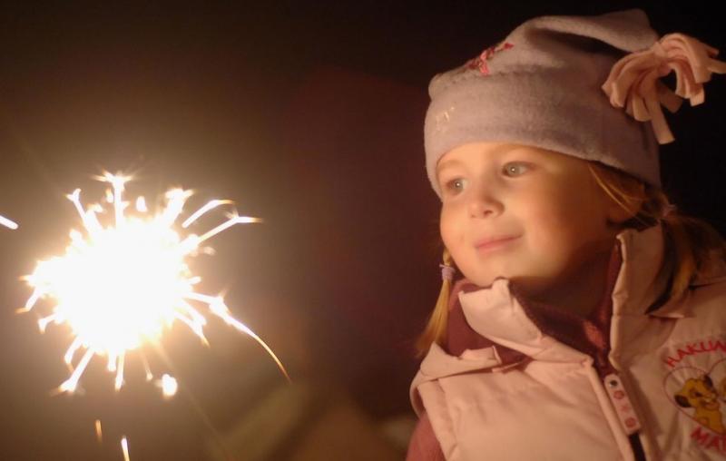 Ура, каникулы! Пиротехника, которую можно запускать с детьми - Кандалакша | kandalaksha.salutsklad.ru
